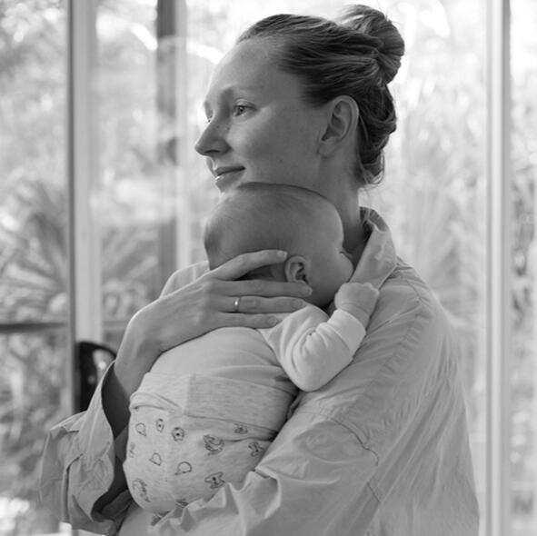 mother-infant-postnatal-home-support-postnatal-joy-image mother-cuddling-newborn-warm-embrace-supported-postnatal-joy-image